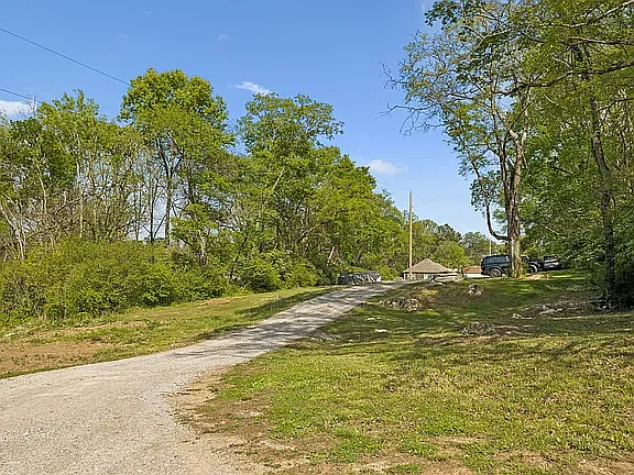 466 Mooresville Pike — Photo 32