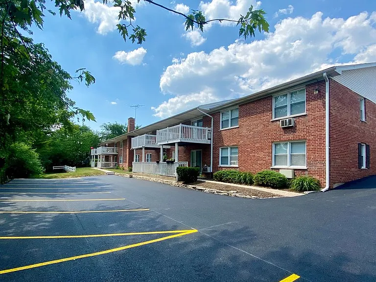 Maple Apts — Photo 5