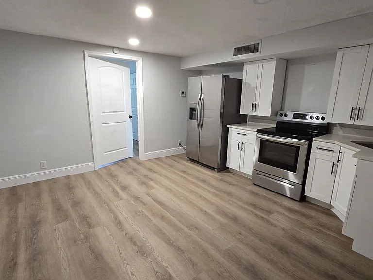 6511 Seminole Dr — Photo 4