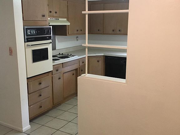 2nd image of 3238 E Hawthorne St