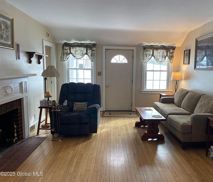 4th image of 22 Richmond Avenue