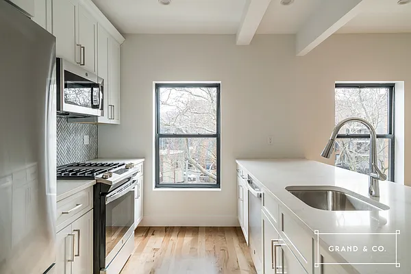 Rented by Grand & Co. | media 11