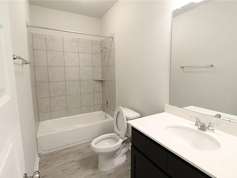 120 Peruvian Ln — Photo 9