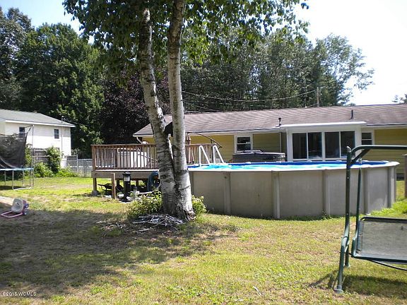 4th image of 899 Sherman Ave