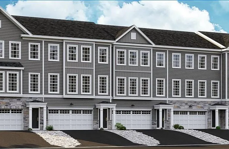 111 Livingston Ln — Photo 1