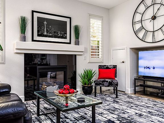 3rd image of 5261 Water Lily Ln