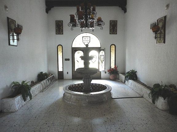 2nd image of 9608 Las Palmas