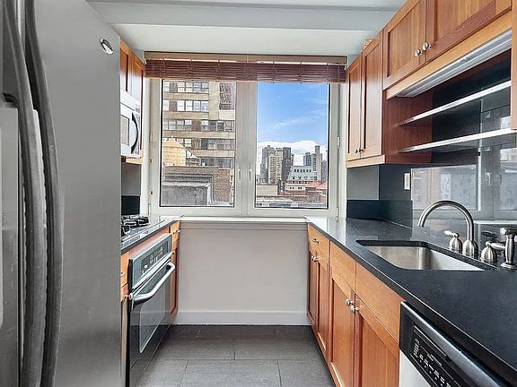 4th image of 425 5th Ave APT 22B