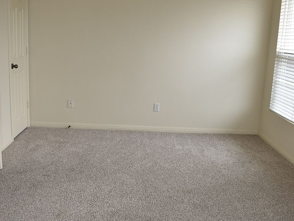 1st image of 2215 Dry Creek Dr #516
