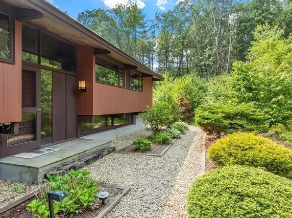 237 Stoney Gate, Carlisle, MA 01741