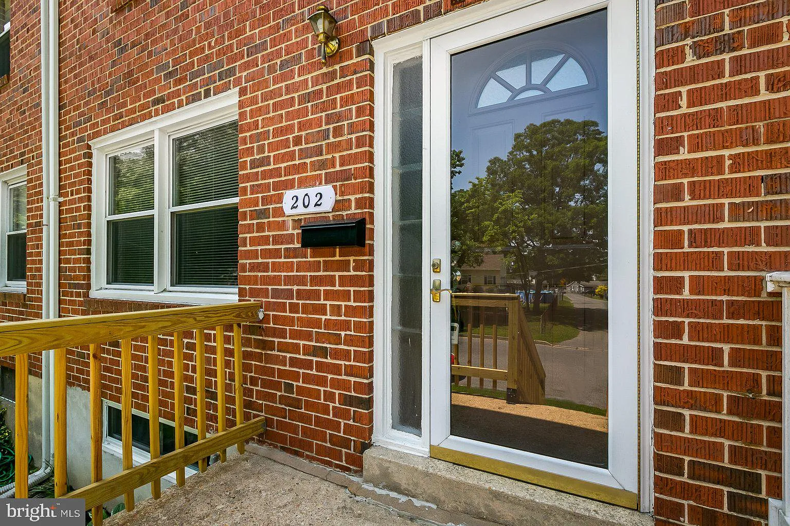 3 bed, 1.5 bath, 1224 sqft, $2,100 — Photo 3