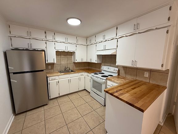 2nd image of 300 W Valley Rd #8