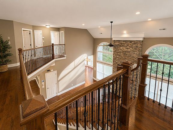 3rd image of 16546 Riverpointe Dr