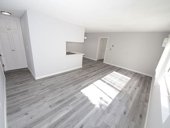 3rd image of 11620 Mayfield Ave APT 216