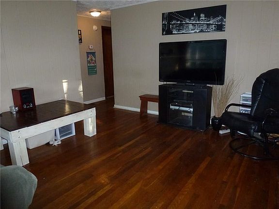5th image of 713 Hoover Ave