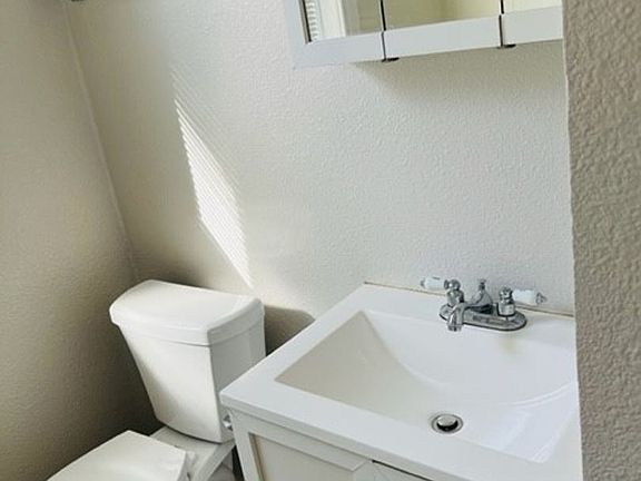 4th image of 3206 Magnolia Ave #2W