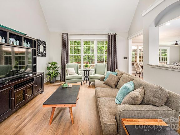 5th image of 135 Bath Creek Dr