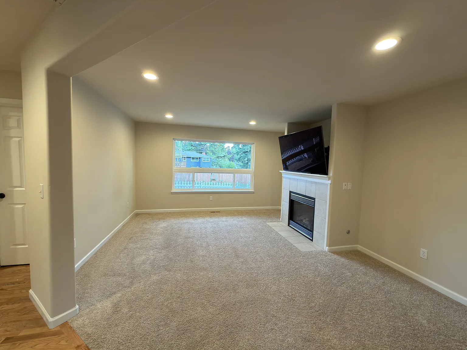 4 bed, 2.5 bath, 1970 sqft, $4,095 — Photo 3