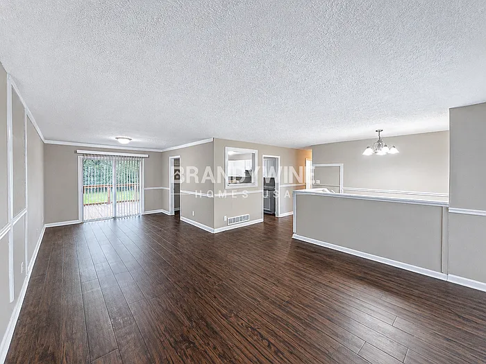1044 Baker Ln — Photo 4