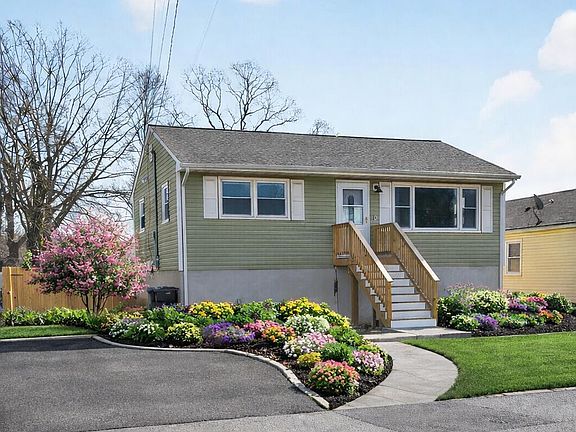 2nd image of 553 Lloyd Road