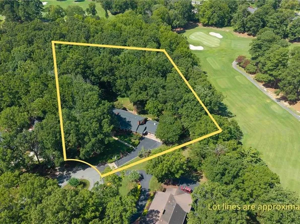 3036 N Fairway Dr, Burlington, NC 27215