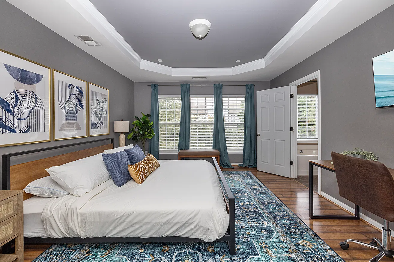 5 bed, 2.5 bath, 2361 sqft, $4,200 — Photo 3