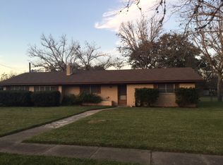 602 E Main St, Cuero, TX 77954