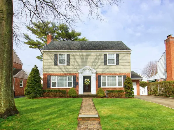 204 Brixton Road, Garden City, NY 11530