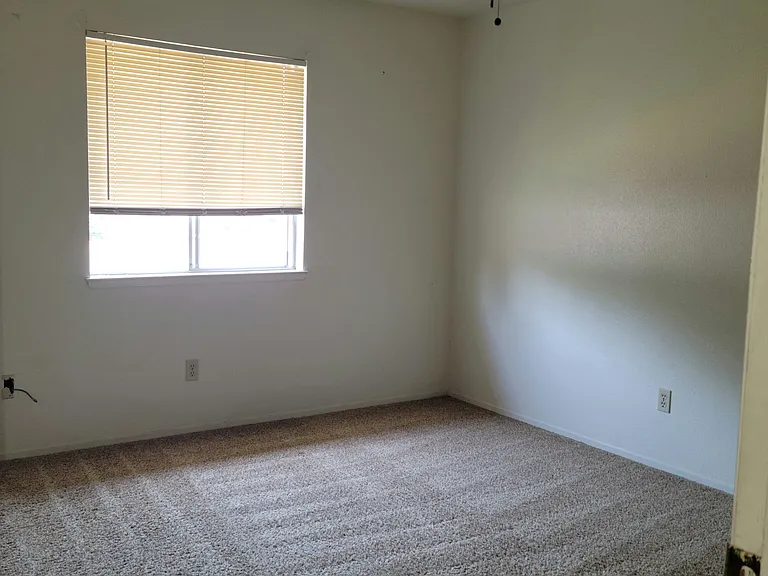 1166 Hobart St #4 — Photo 7