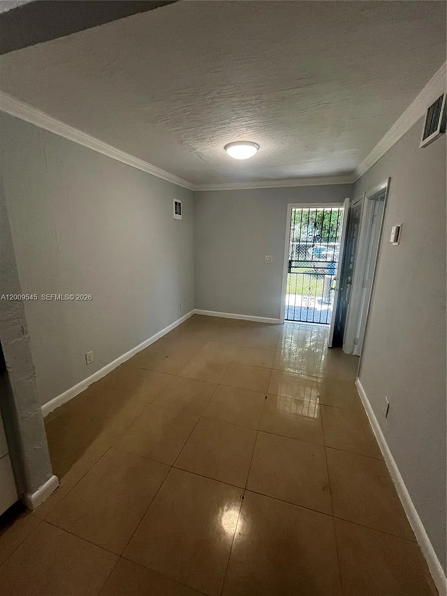 Building Photo - 912 NW 55th Ter #2