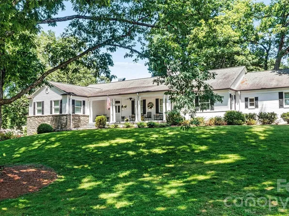 842 N Center St, Hickory, NC 28601