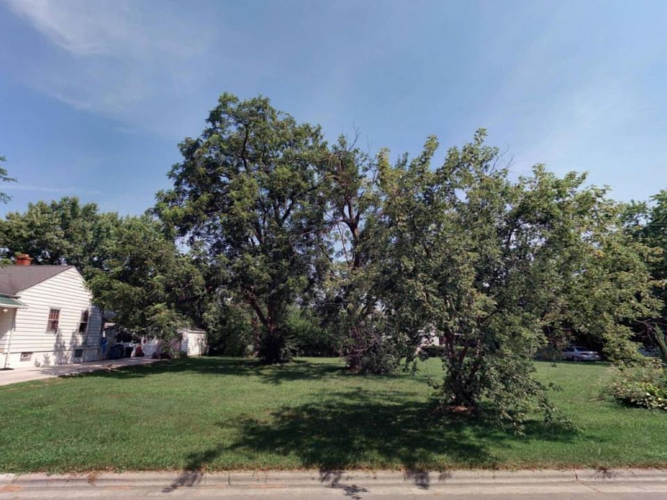 2nd image of 0 Woodlawn Ave