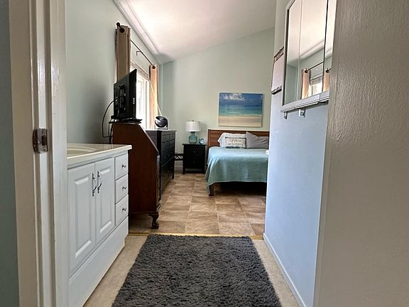 3rd image of 542 Turfwood Ln