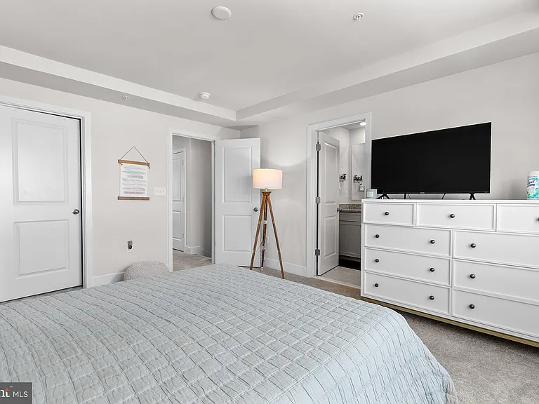 10893 Drummond Pl — Photo 15