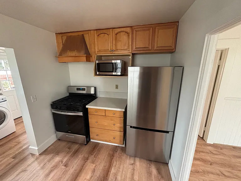 411 W De La Guerra St — Photo 9