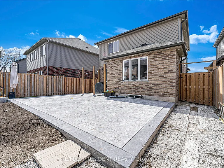 573 Forman Ave — Photo 27