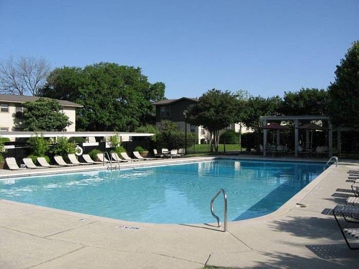 2nd image of 436 Cloverleaf Ave APT 3