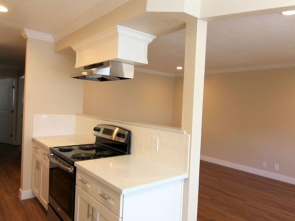 4th image of 3730 Moorpark Ave #3