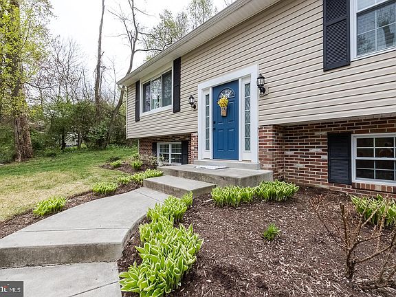2nd image of 208 Jonathan Dr