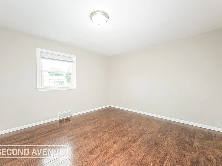 1003 Locust Dr — Photo 16