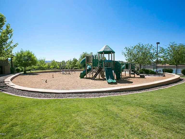 12906 E Acosta St — Photo 32