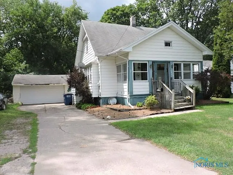 1025 Sawyer Rd — Photo 1