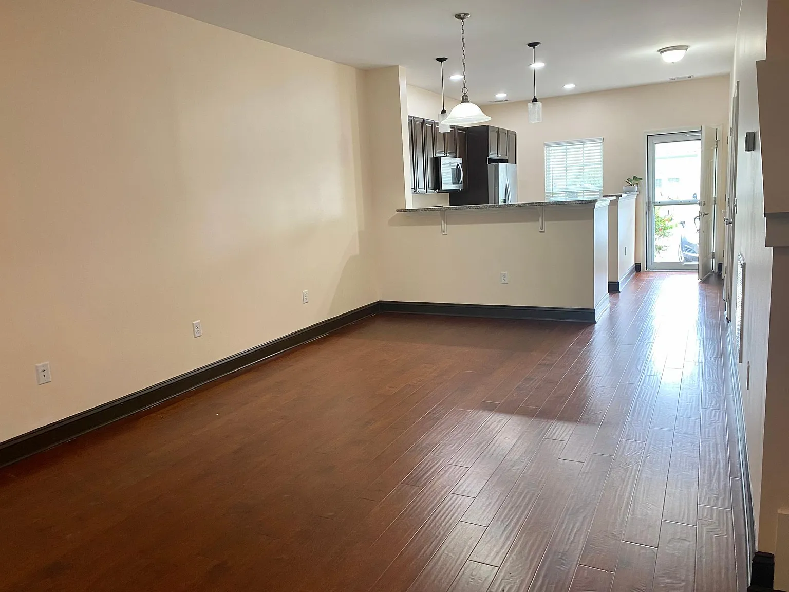 2 bed, 2.5 bath, 1077 sqft, $1,750 — Photo 3