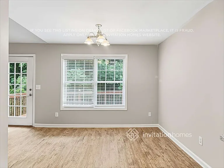 4730 Camelot Dr — Photo 7