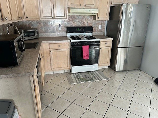 1st image of 1094 Midland Ave #1