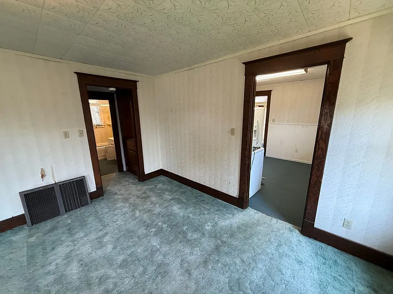 825 N Broadway Ave. — Photo 25