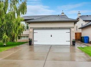 133 S Oakmere Point, Chestermere, AB T1X 1M8