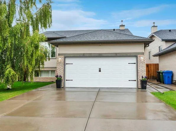 133 S Oakmere Point, Chestermere, AB T1X 1M8