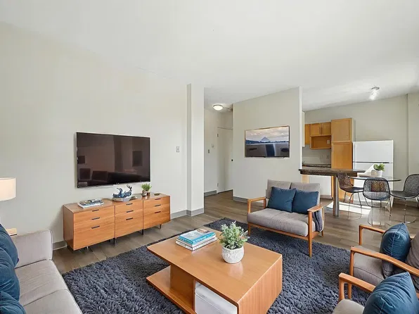 607 Kingsmere Cres SW #209, Calgary, AB T2V 2H9