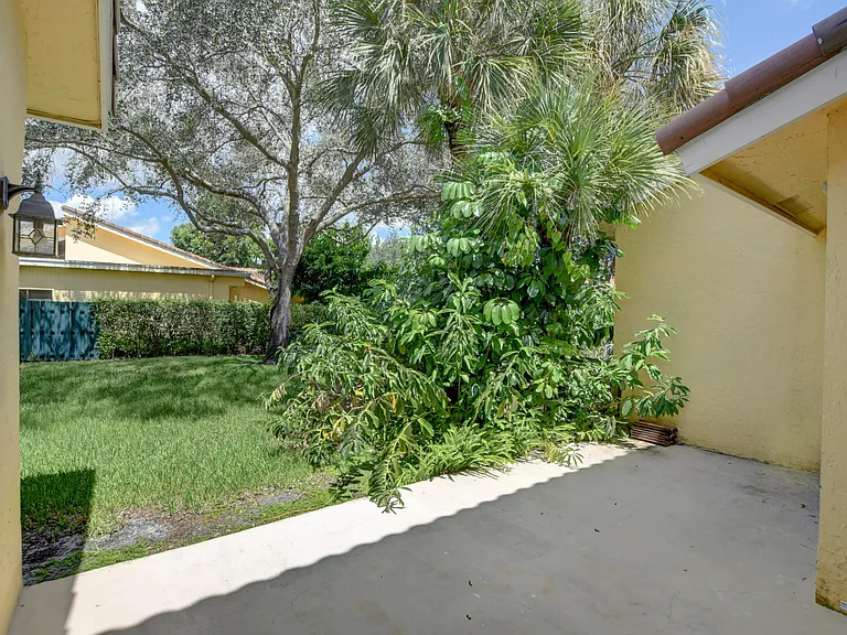 6165 Belleza Ln — Photo 27